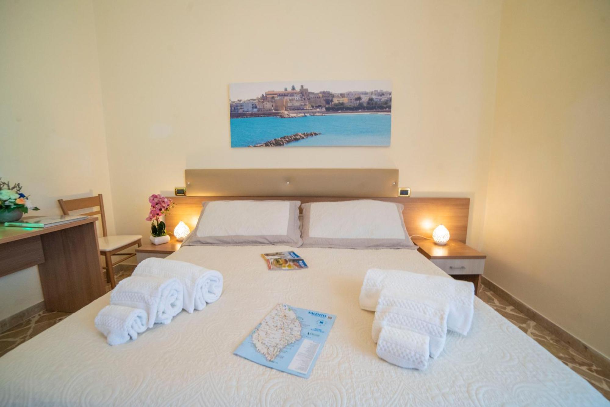 B&B A Due Passi Otranto Exterior foto